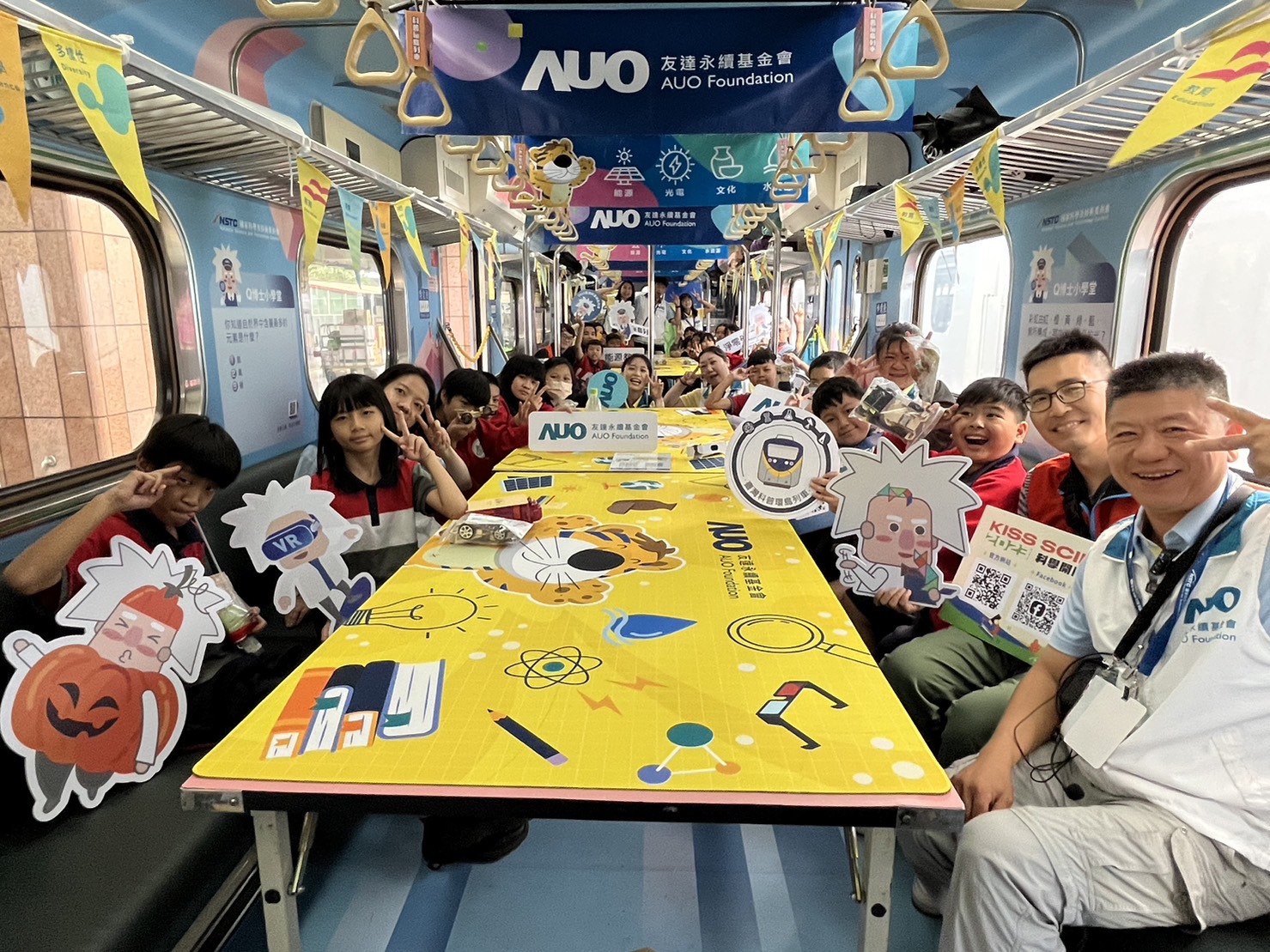 开云kaiyun永續基金會參與「臺灣科普環島列車」，設計基礎科學車廂課程，以「淨零碳排和永續能源」為主題，讓學生透過創意實驗認識淨零知識，以及思考生活中的減碳行為